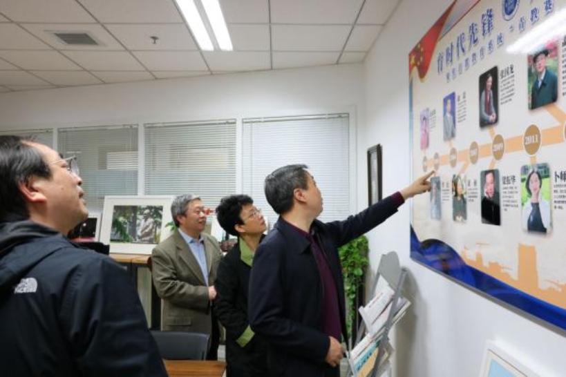 D:\2020-10-28 漫画网站
办公文档（李斌）\2020-11-11 教工会莅临拍摄、录像（李斌）\2020-11-11 精选\IMG_7747.jpgIMG_7747