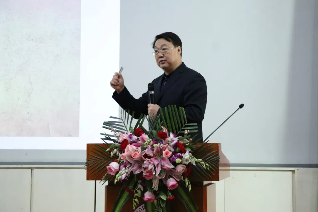 33人民教育出版社副董事长 郭戈研究员.jpg