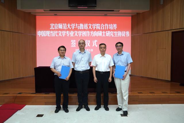 20220707165715873121207754.jpg 签约仪式后双方代表合影web.jpg